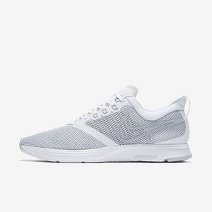 Nike women’s zoom strike WHT